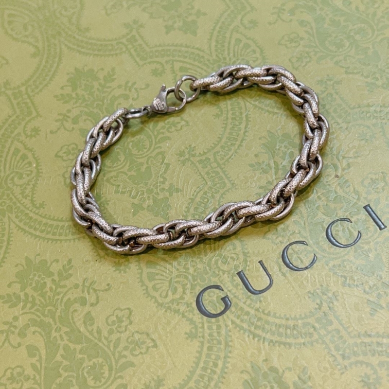 G*u*i bracelets